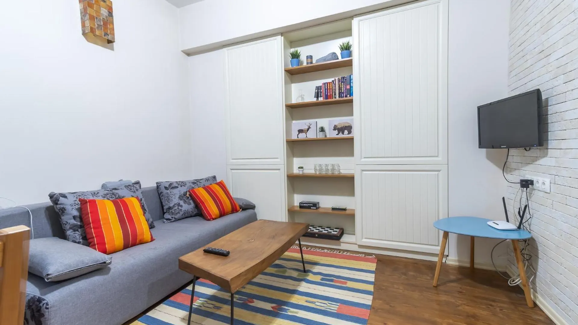 Two Homelike Apartments By Ndk And Vitosha Blvd With 2 Free Parking Spots 소피아